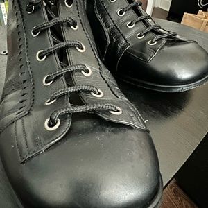 Gucci men’s boots in black leather